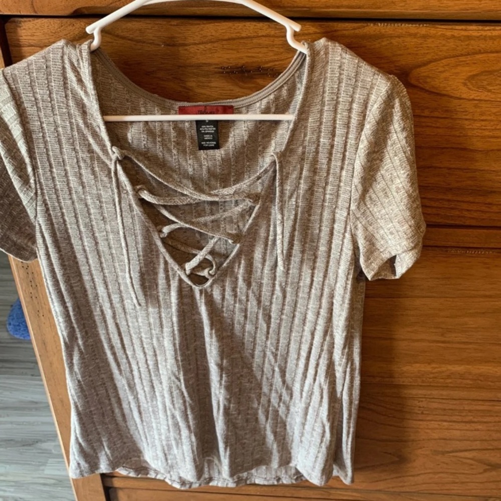 Buckle shirt